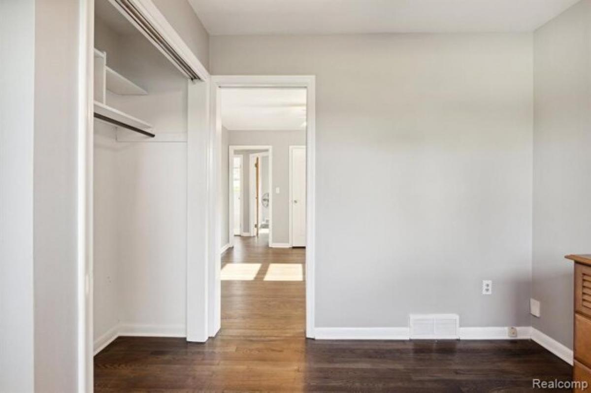 Picture of Home For Sale in Livonia, Michigan, United States