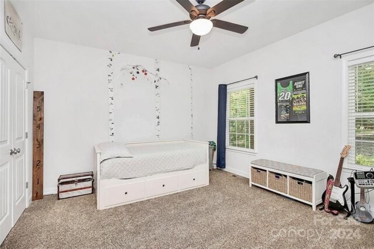 Picture of Home For Sale in Clover, South Carolina, United States