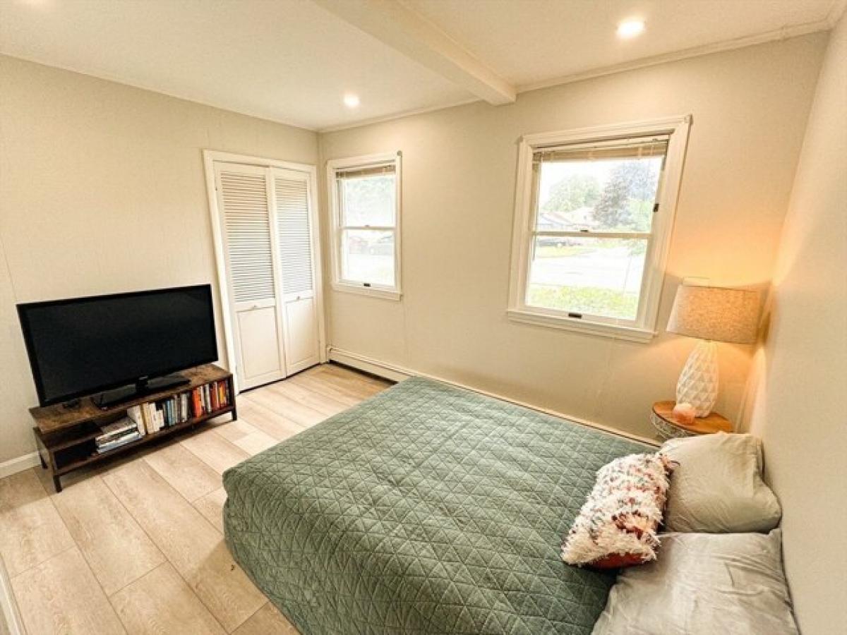 Picture of Home For Sale in Newton, Massachusetts, United States