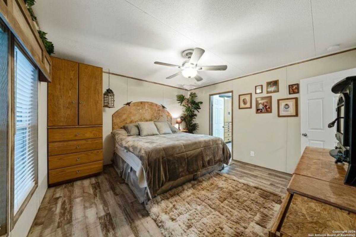 Picture of Home For Sale in Bandera, Texas, United States