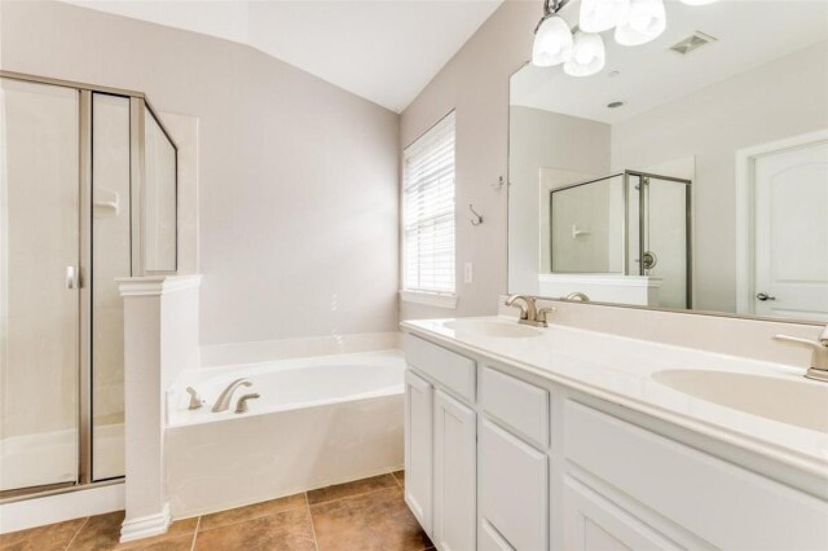 Picture of Home For Sale in Irving, Texas, United States