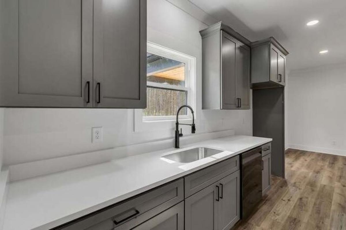 Picture of Home For Sale in Lewisburg, Tennessee, United States