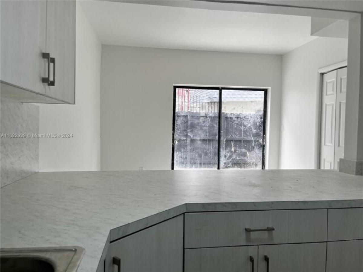 Picture of Home For Sale in Hialeah, Florida, United States