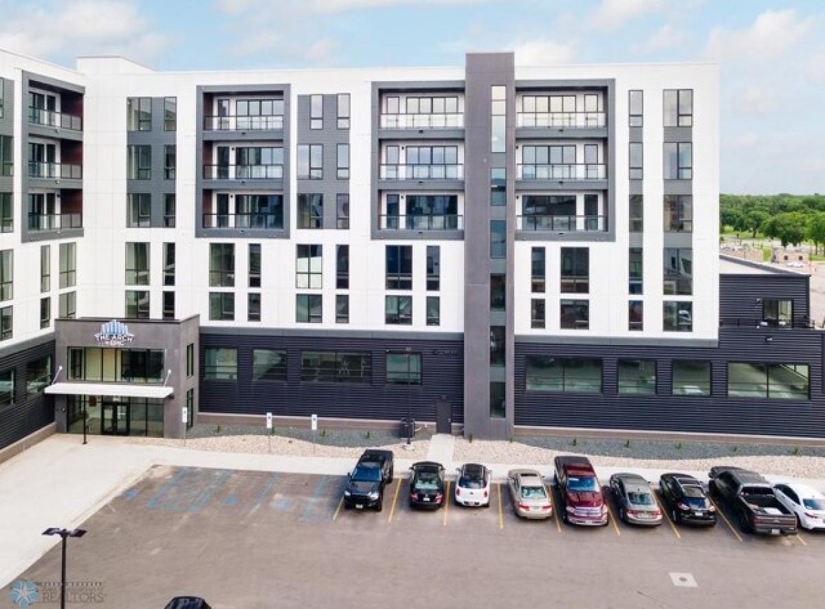 Picture of Home For Sale in Fargo, North Dakota, United States