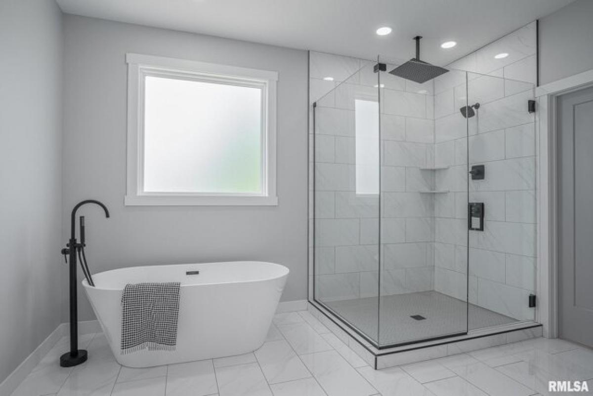 Picture of Home For Sale in Davenport, Iowa, United States