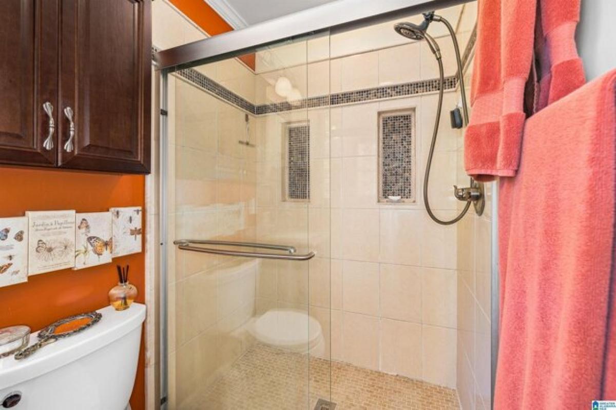 Picture of Home For Sale in Trussville, Alabama, United States