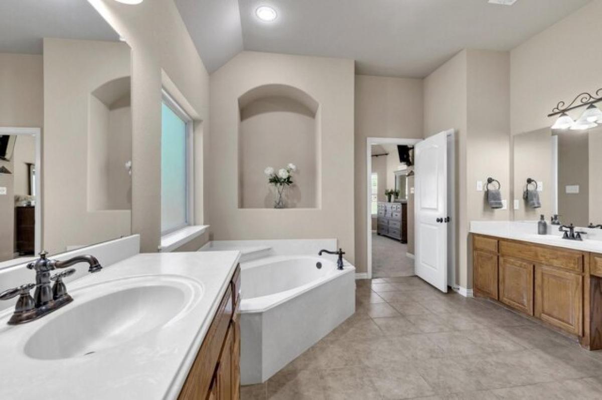 Picture of Home For Sale in Weatherford, Texas, United States