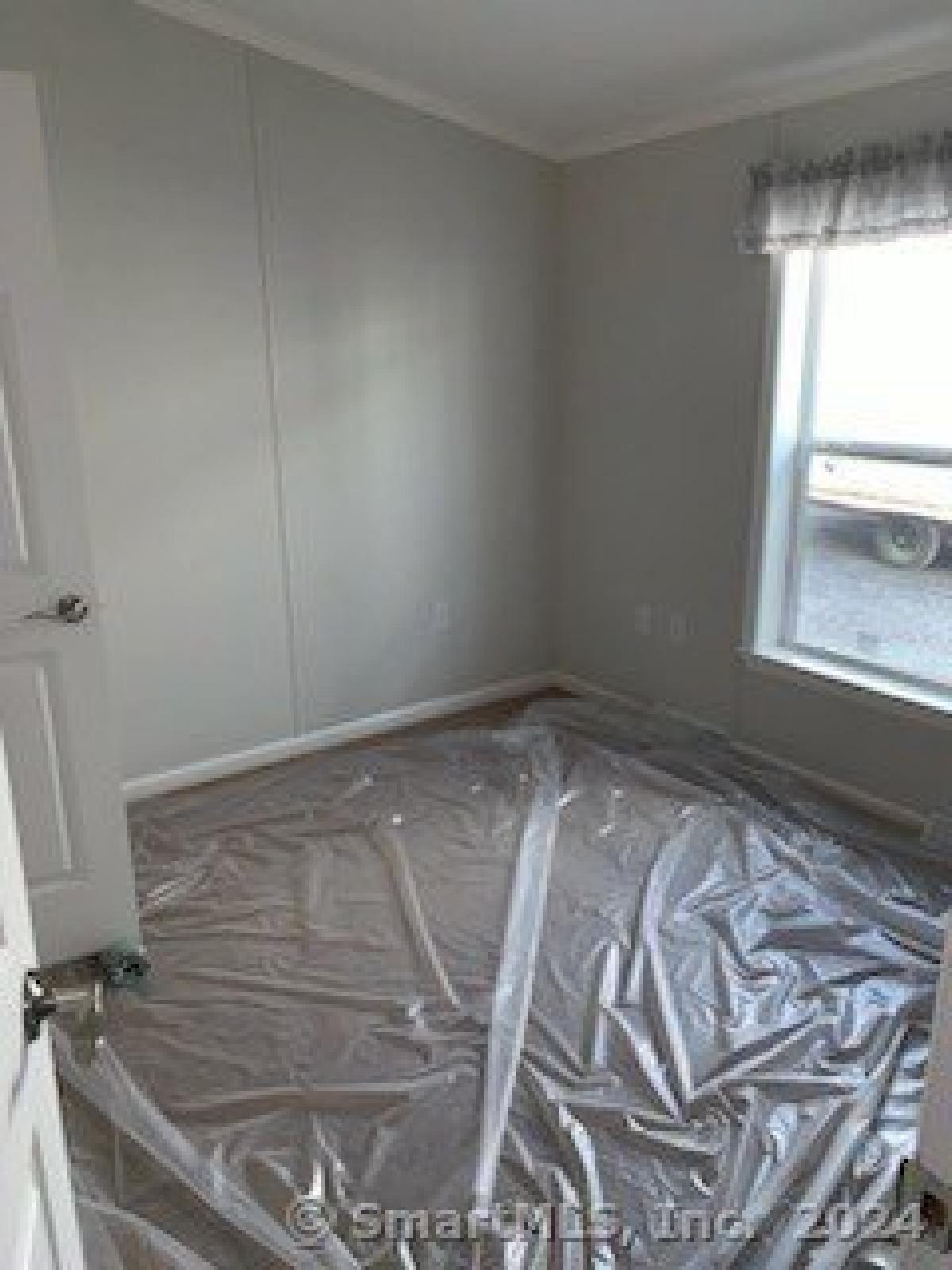 Picture of Home For Sale in Milford, Connecticut, United States