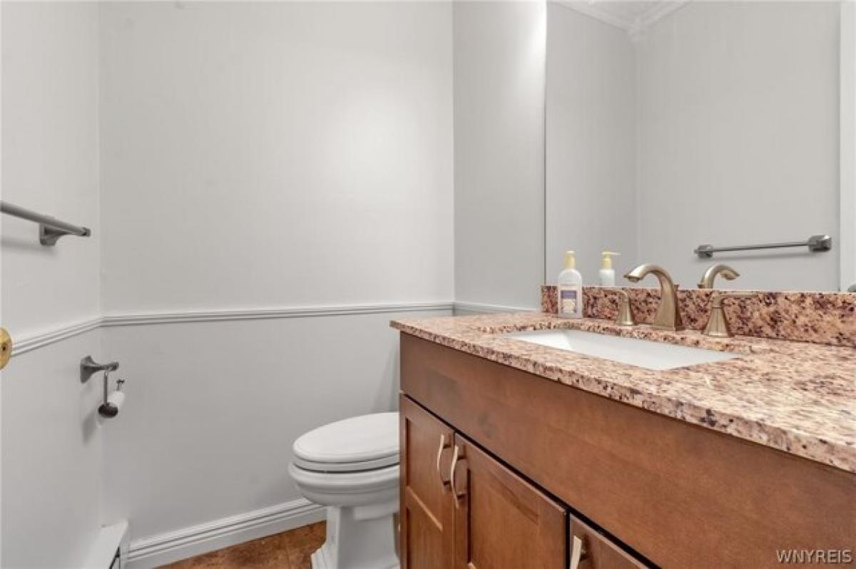 Picture of Home For Sale in Lockport, New York, United States