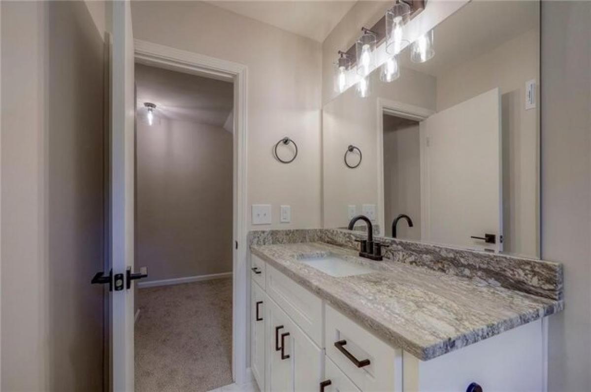 Picture of Home For Sale in Overland Park, Kansas, United States