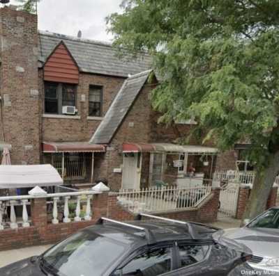 Home For Sale in Ozone Park, New York