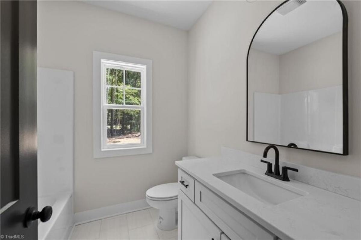 Picture of Home For Sale in Mebane, North Carolina, United States