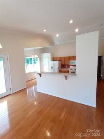 Home For Sale in Hendersonville, North Carolina