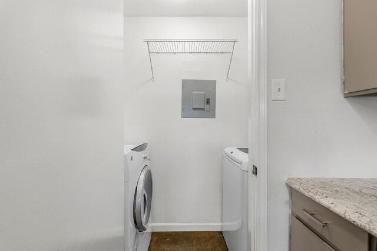 Picture of Home For Sale in Carrollton, Texas, United States