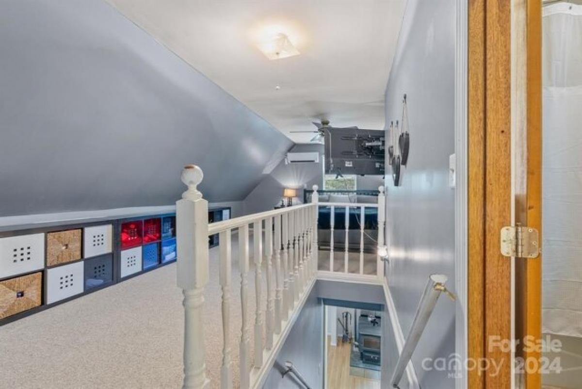 Picture of Home For Sale in Mars Hill, North Carolina, United States