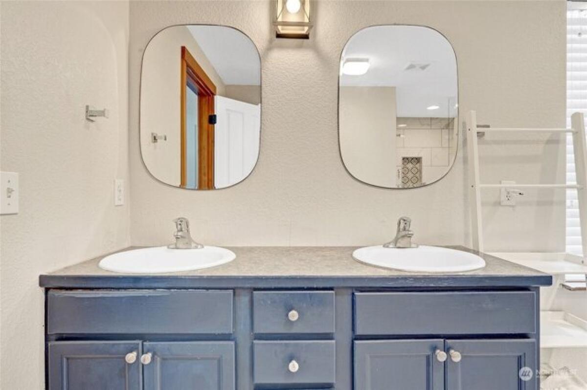 Picture of Home For Sale in Olympia, Washington, United States