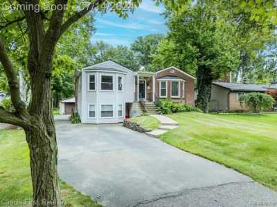 Home For Sale in Livonia, Michigan