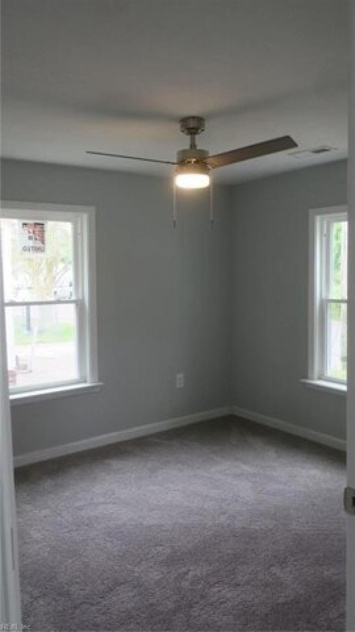 Picture of Home For Sale in Hampton, Virginia, United States