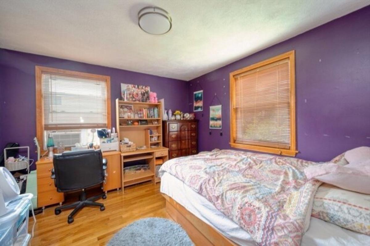 Picture of Home For Sale in Newton, Massachusetts, United States