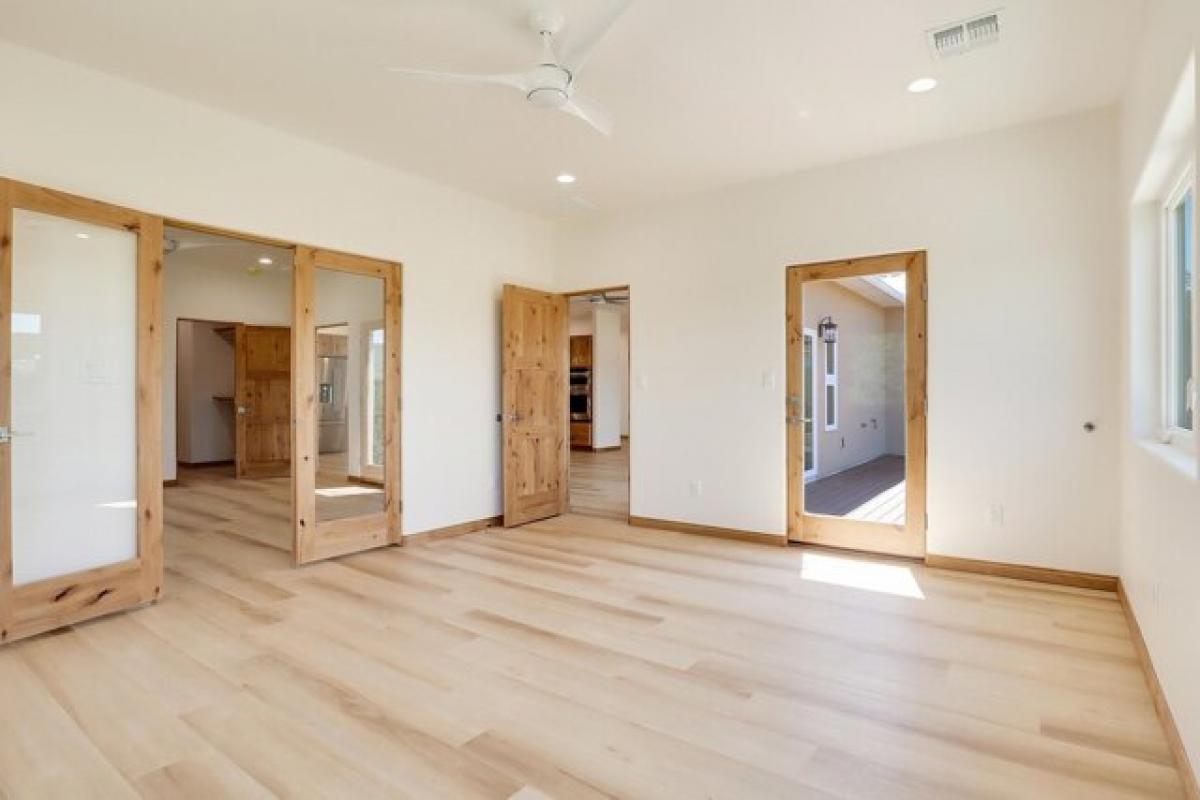 Picture of Home For Sale in Tijeras, New Mexico, United States