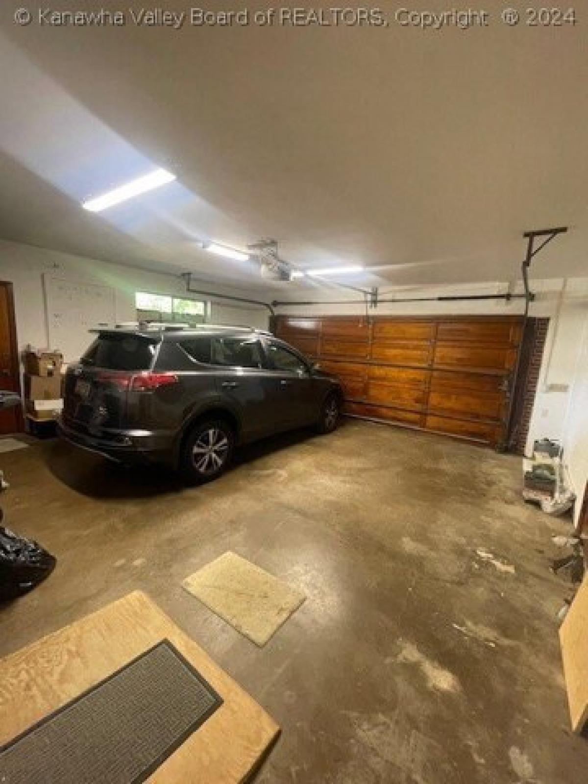 Picture of Home For Sale in Charleston, West Virginia, United States