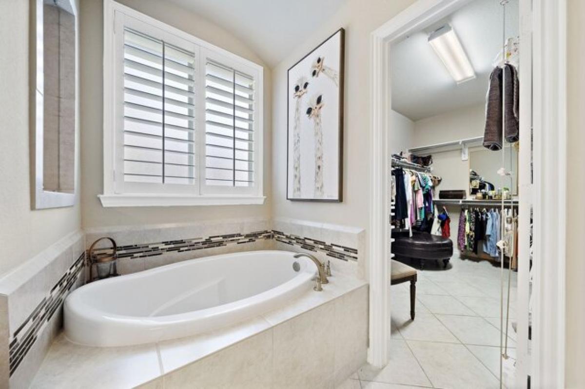 Picture of Home For Sale in Sugar Land, Texas, United States