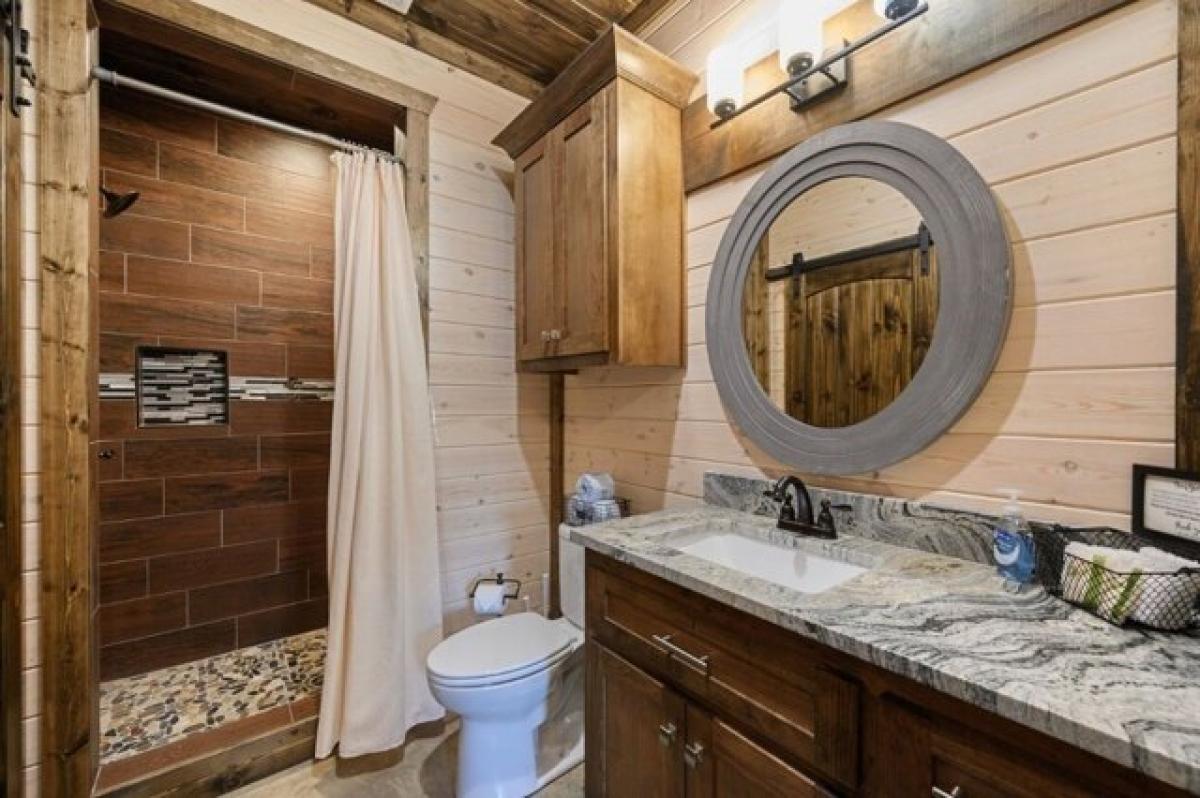 Picture of Home For Sale in Broken Bow, Oklahoma, United States