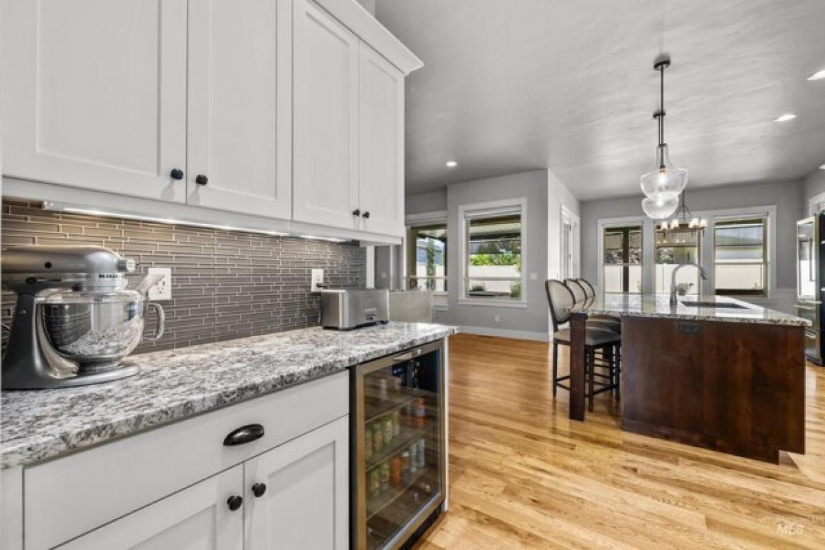 Picture of Home For Sale in Eagle, Idaho, United States