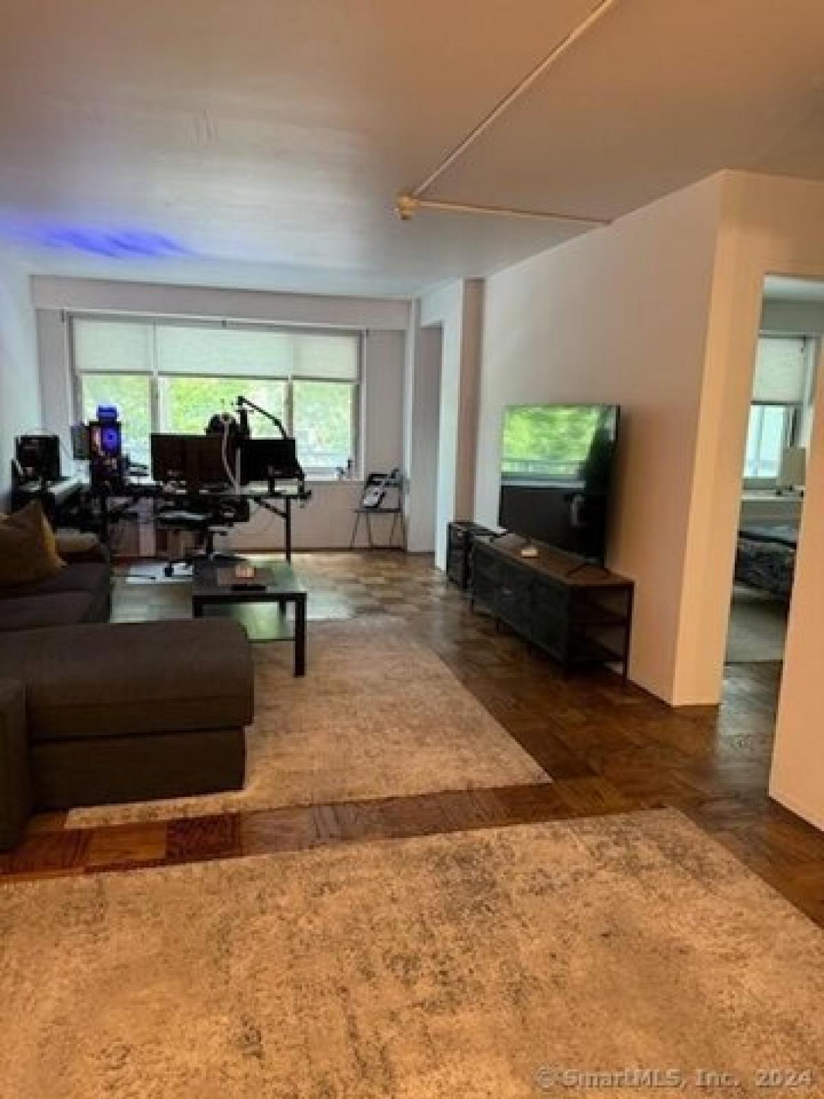 Picture of Home For Sale in New Haven, Connecticut, United States