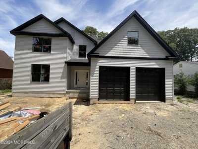 Home For Sale in Brick, New Jersey