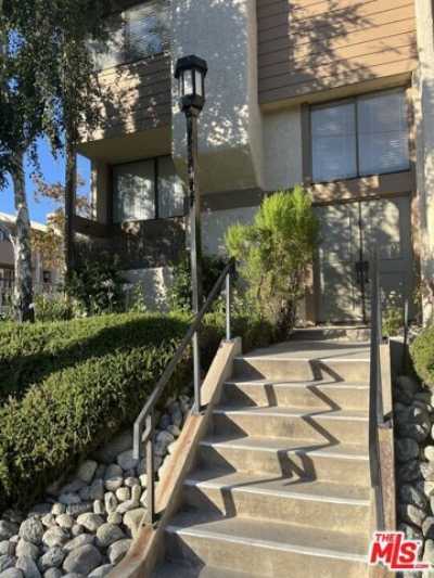 Home For Sale in Calabasas, California