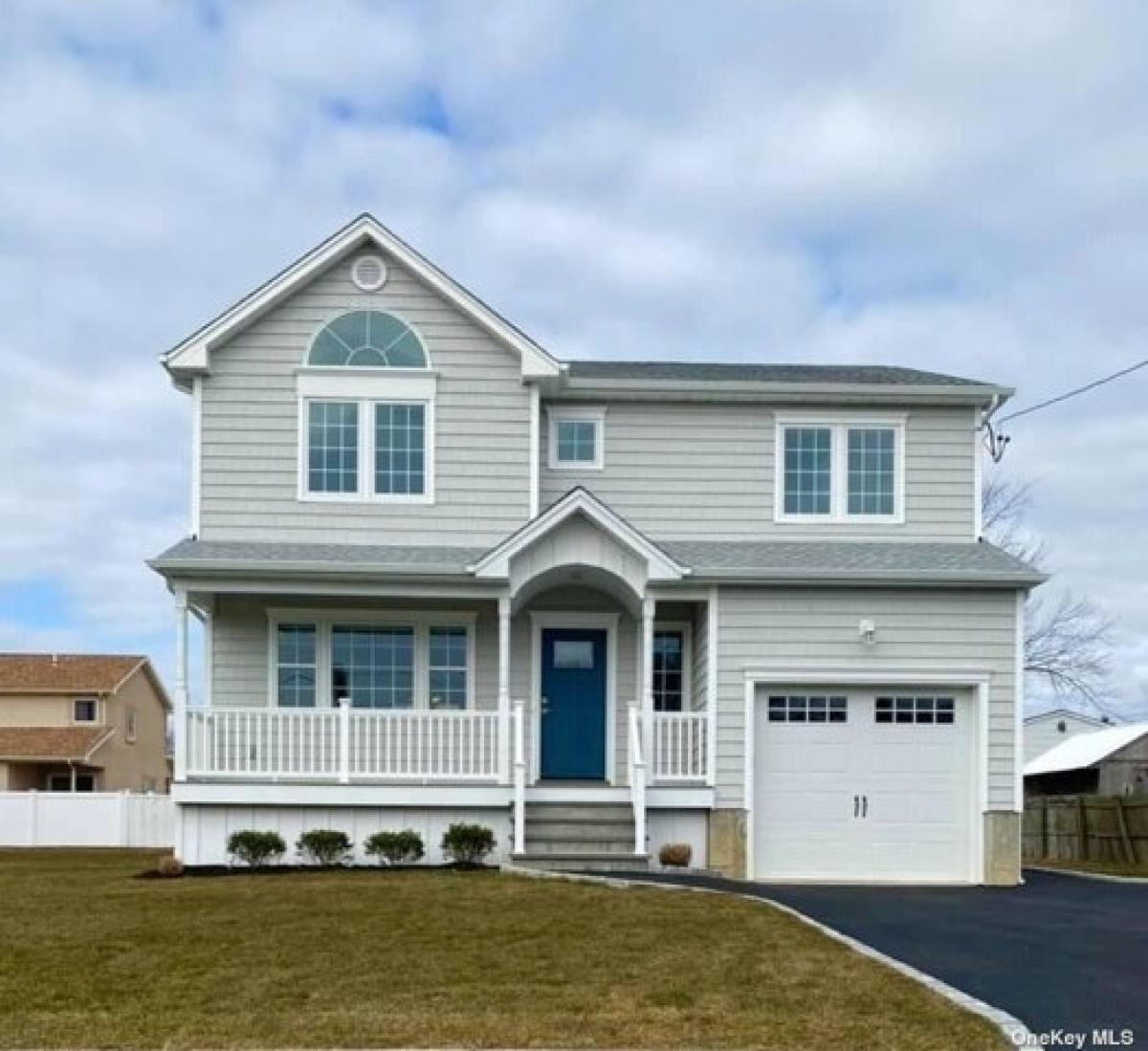 Picture of Home For Sale in Lindenhurst, New York, United States