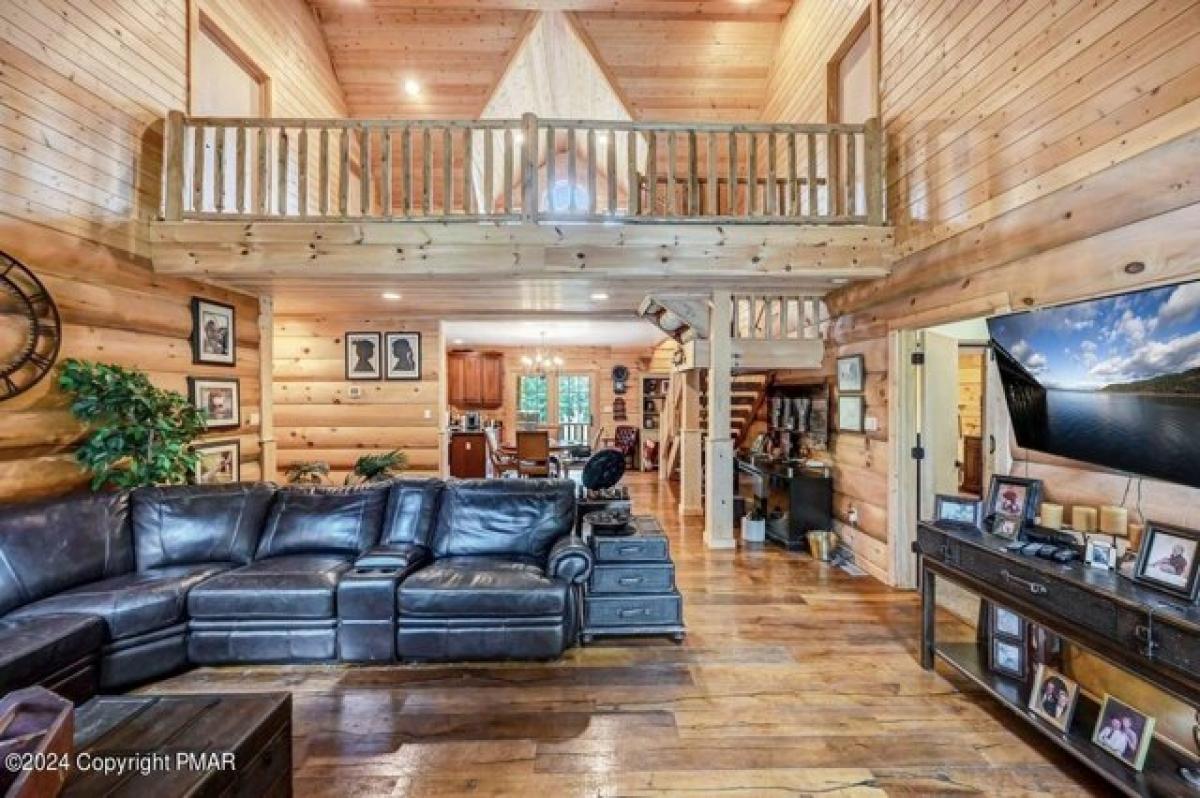 Picture of Home For Sale in East Stroudsburg, Pennsylvania, United States