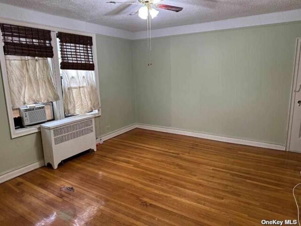 Picture of Home For Sale in Yonkers, New York, United States