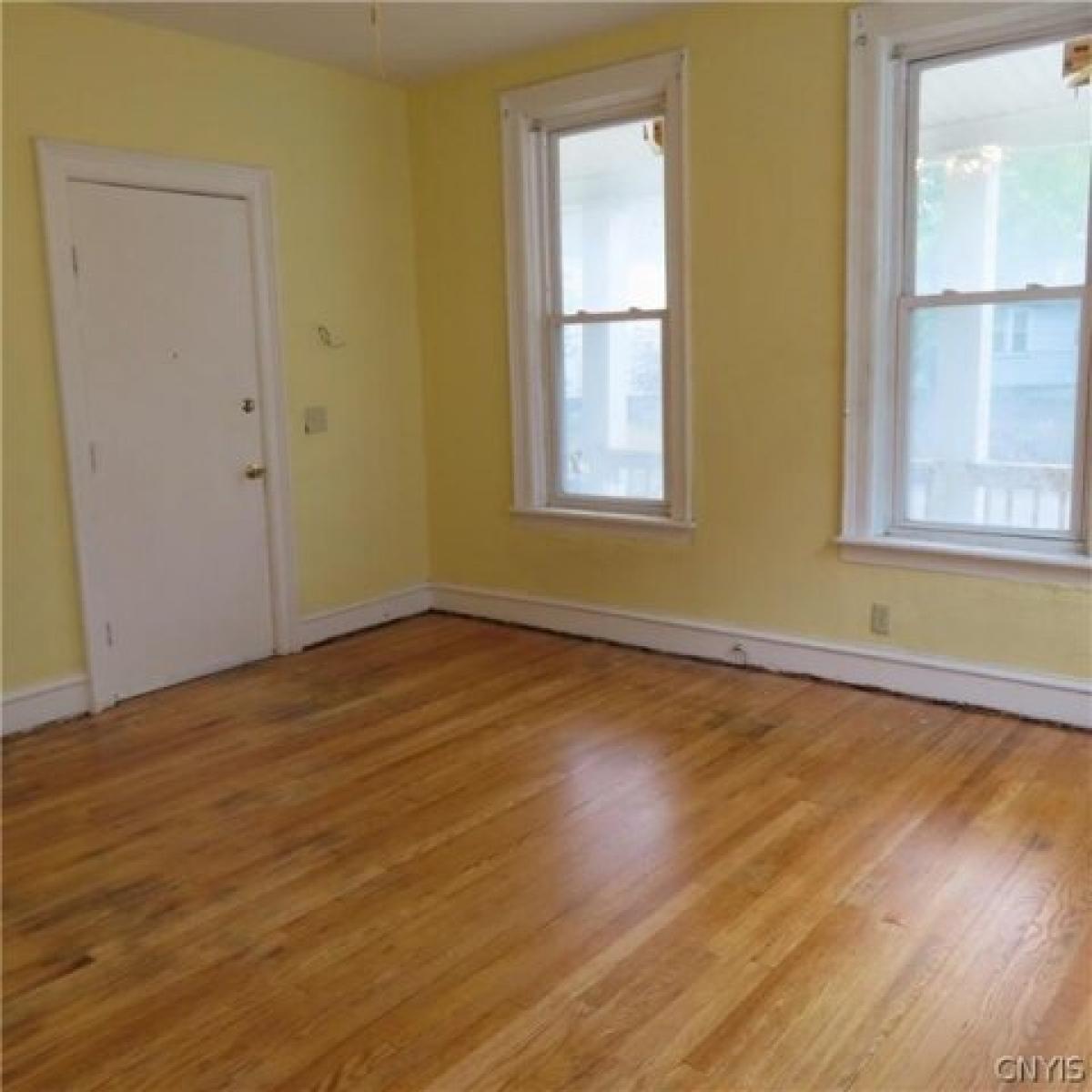 Picture of Home For Sale in Syracuse, New York, United States