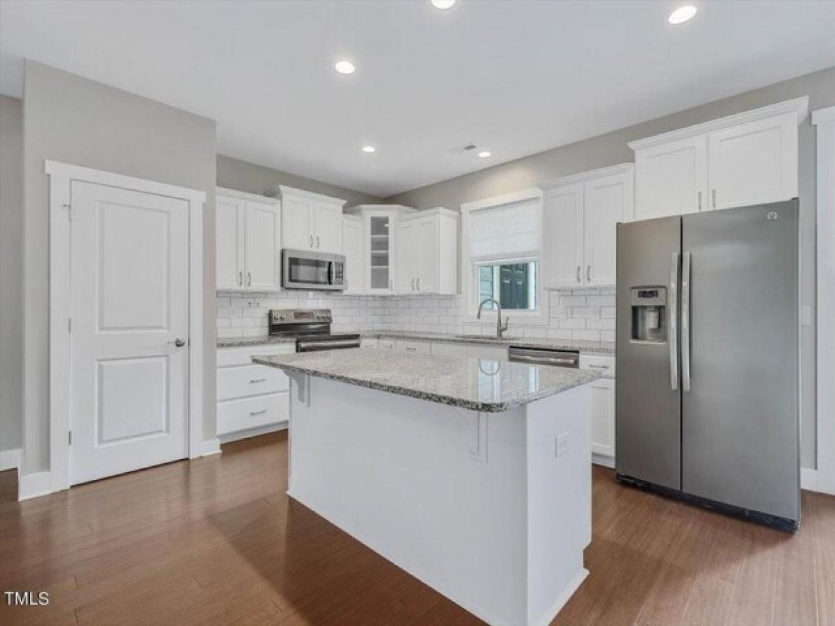 Picture of Home For Sale in Pittsboro, North Carolina, United States