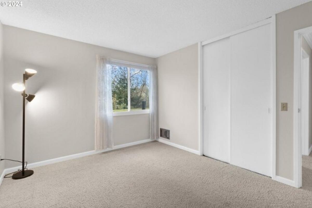 Picture of Home For Sale in Lake Oswego, Oregon, United States