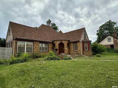 Home For Sale in Rock Island, Illinois