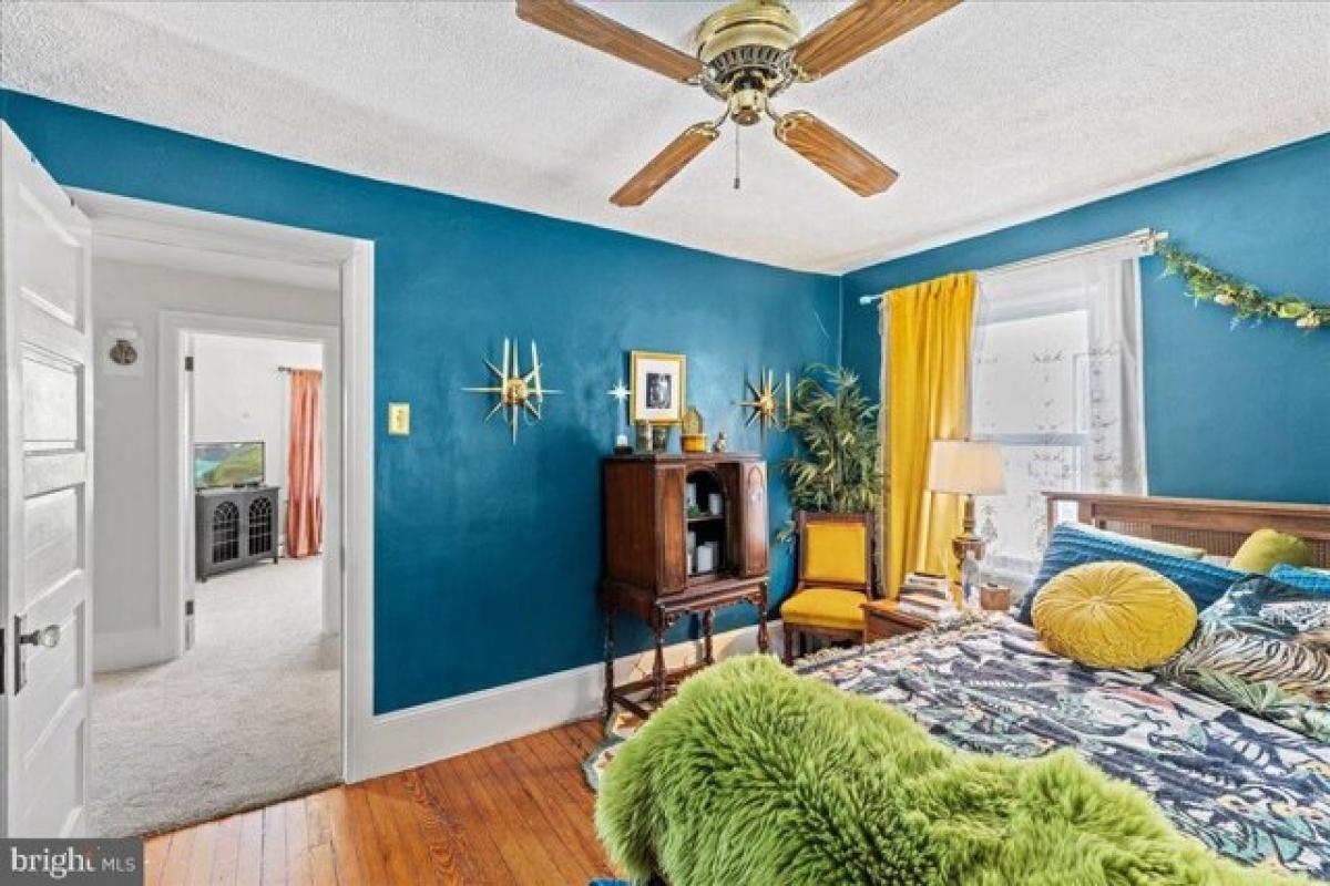 Picture of Home For Sale in Burlington, New Jersey, United States