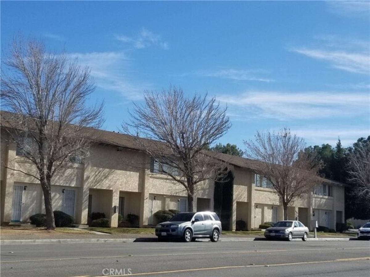 Picture of Home For Sale in Apple Valley, California, United States
