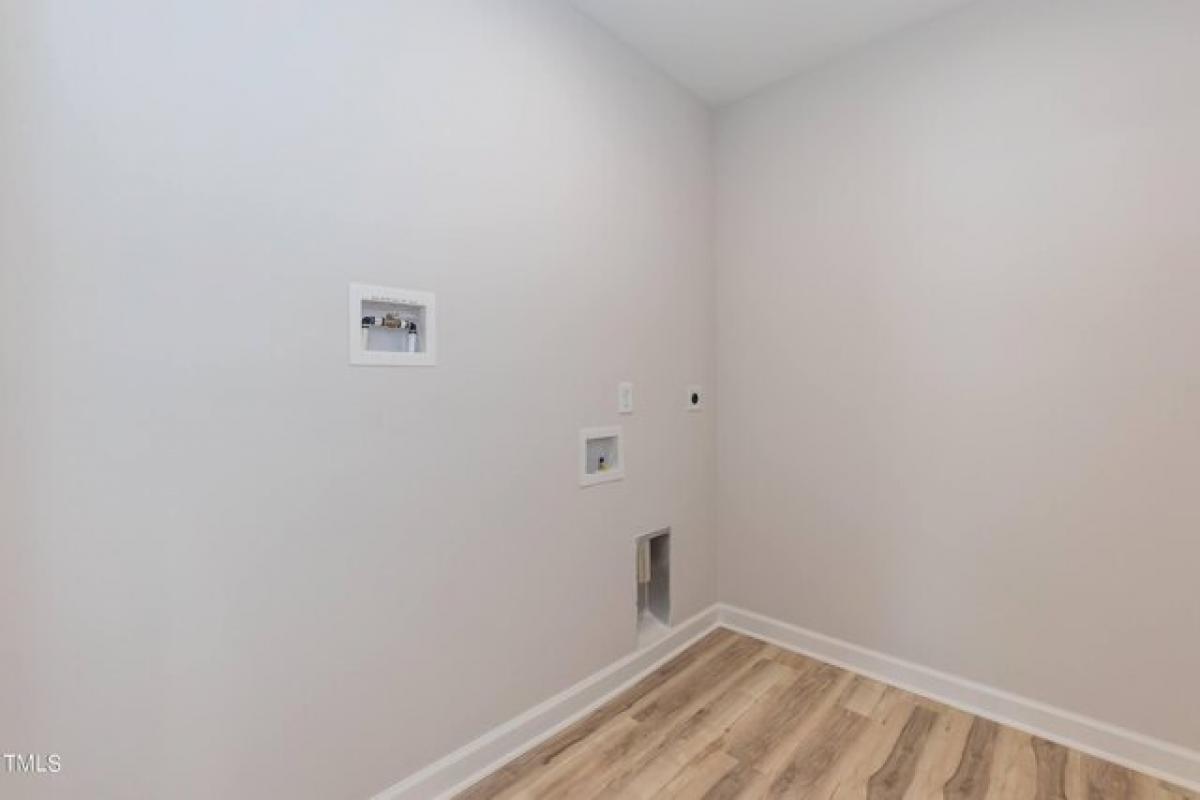 Picture of Home For Sale in Burlington, North Carolina, United States