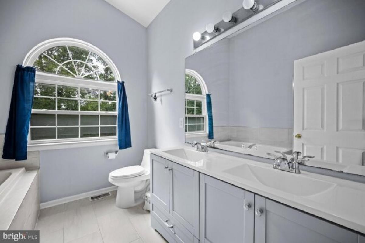 Picture of Home For Sale in Millville, New Jersey, United States