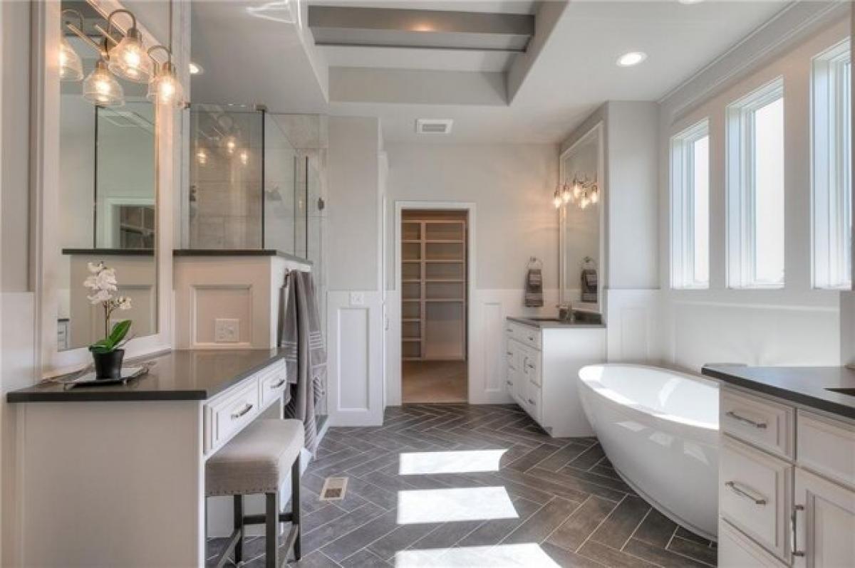 Picture of Home For Sale in Olathe, Kansas, United States