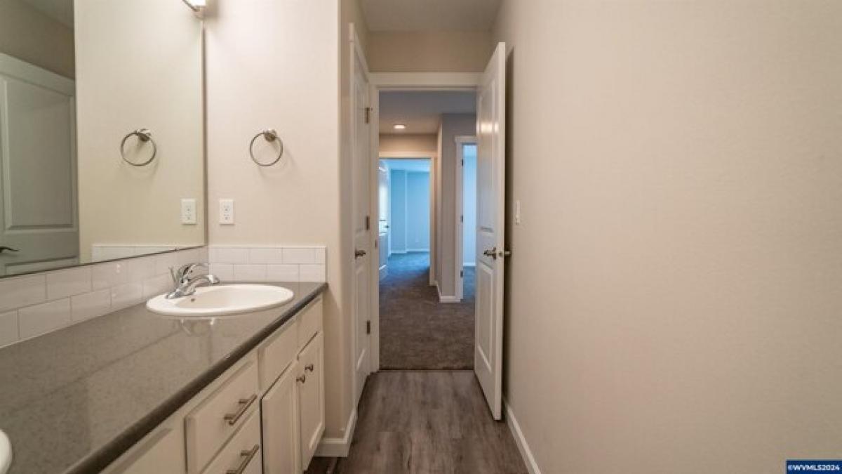 Picture of Home For Sale in Lebanon, Oregon, United States