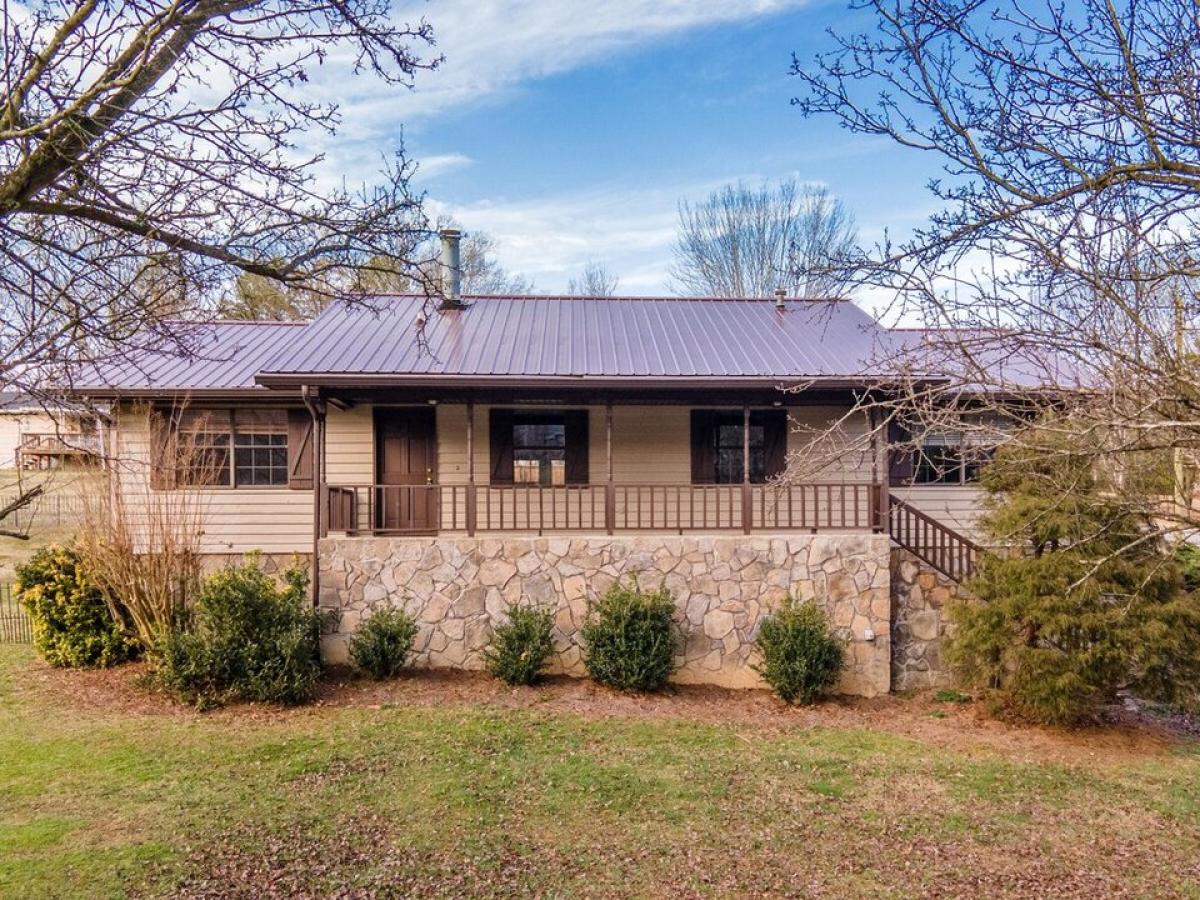 Picture of Home For Sale in Chickamauga, Georgia, United States