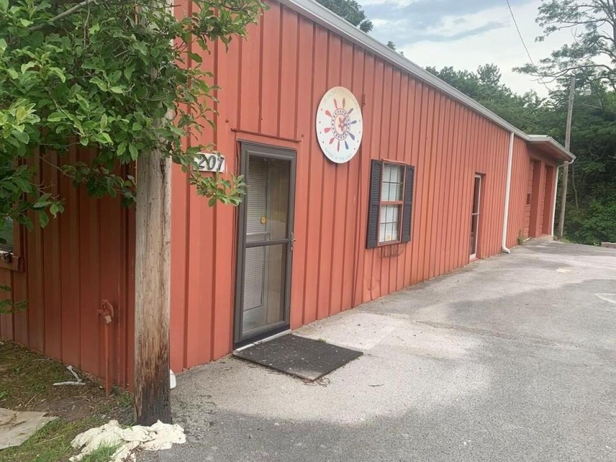 Picture of Home For Sale in Spencer, Tennessee, United States