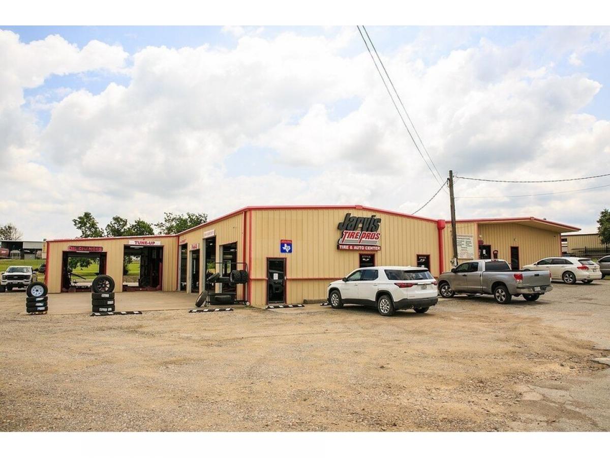 Picture of Home For Sale in Brenham, Texas, United States
