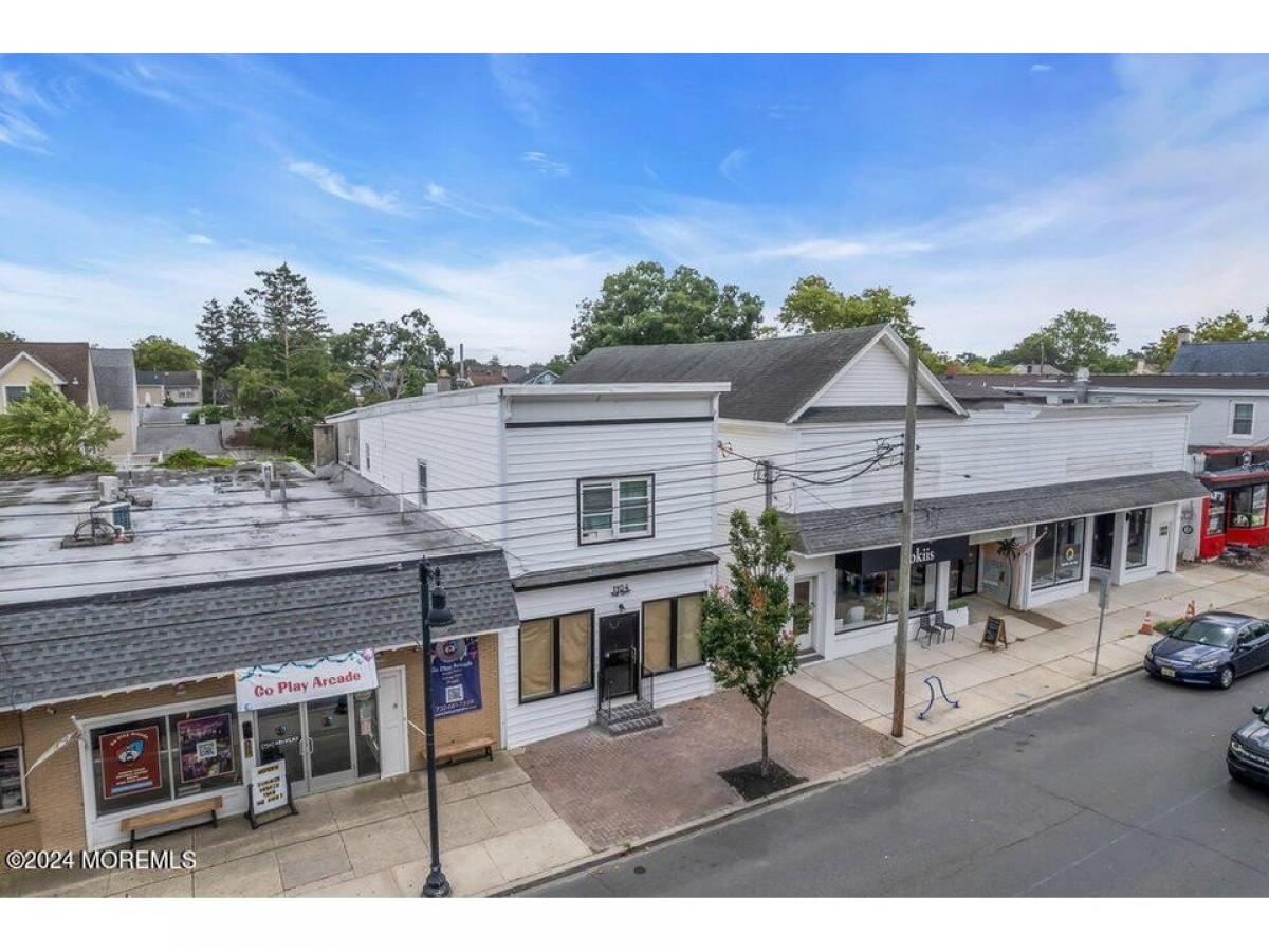 Picture of Home For Sale in Belmar, New Jersey, United States