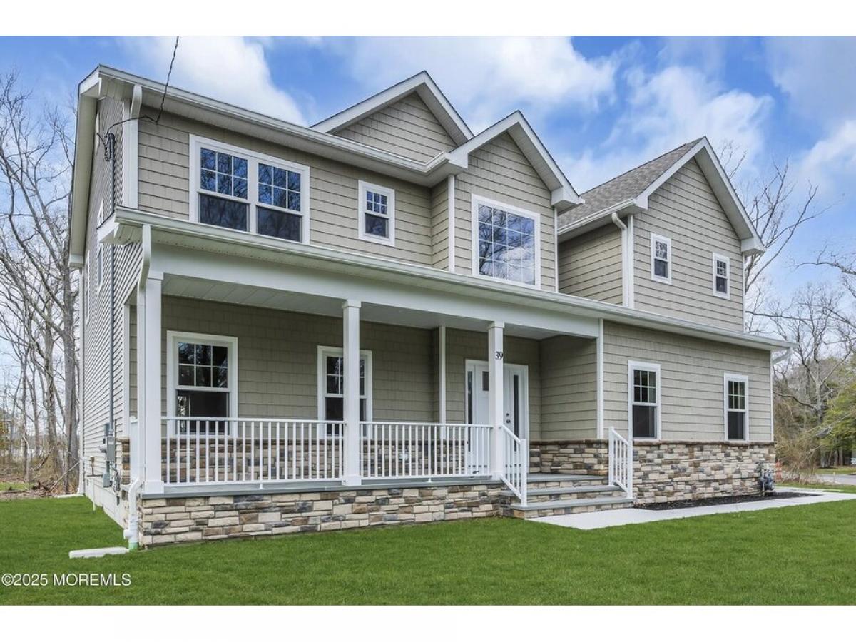 Picture of Home For Sale in Waretown, New Jersey, United States