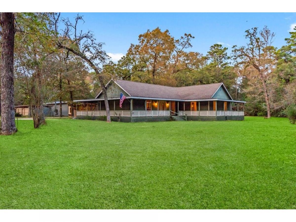 Picture of Home For Sale in Montgomery, Texas, United States